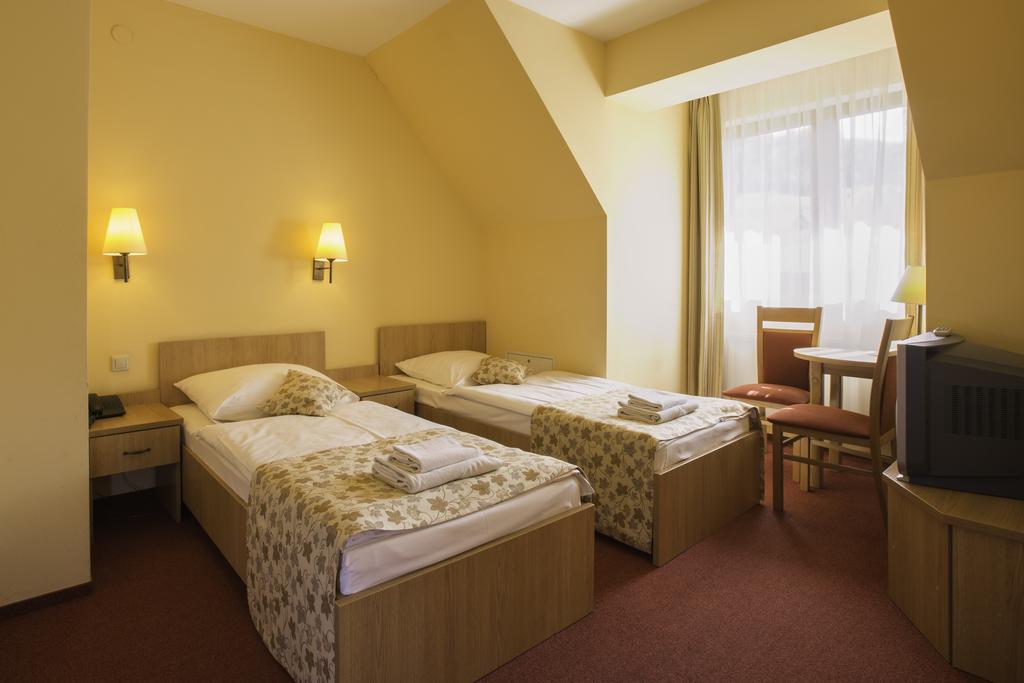 Piwniczna-Zdroj Ski Hotel מראה חיצוני תמונה