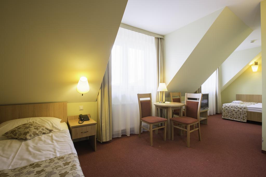 Piwniczna-Zdroj Ski Hotel מראה חיצוני תמונה