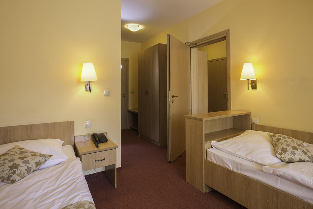 Piwniczna-Zdroj Ski Hotel מראה חיצוני תמונה