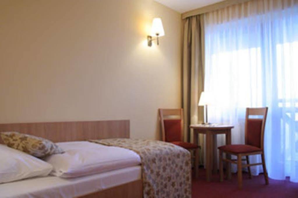 Piwniczna-Zdroj Ski Hotel מראה חיצוני תמונה