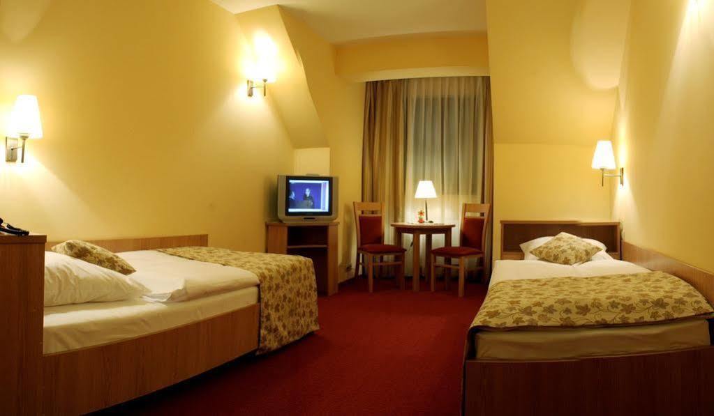 Piwniczna-Zdroj Ski Hotel מראה חיצוני תמונה